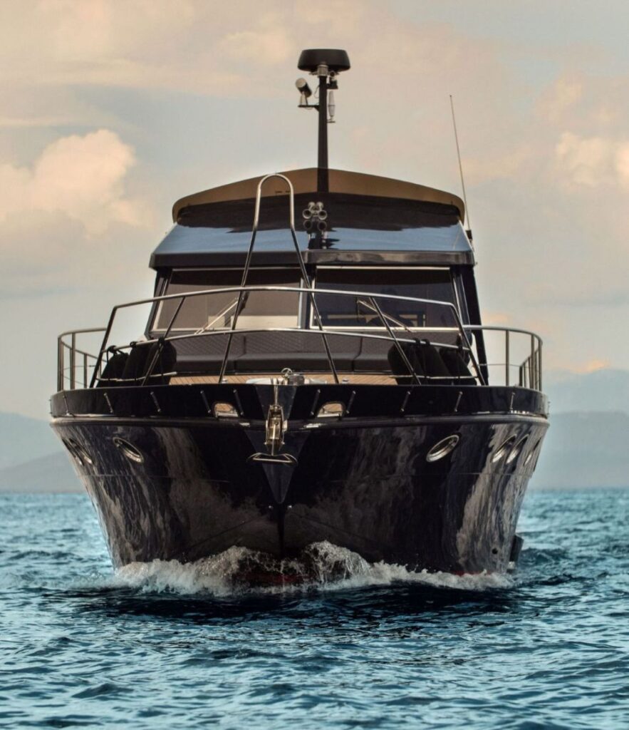 Private yacht charter Athens Riviera – up to 18 people