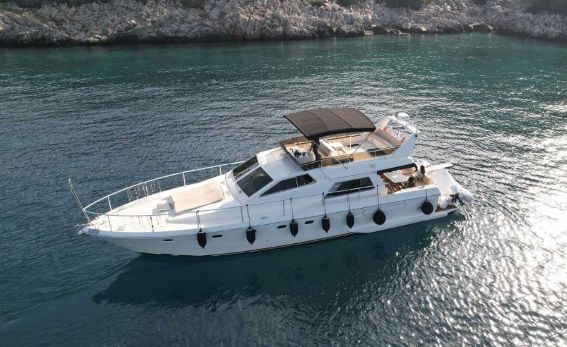 rent a luxury yacht in Greece from Athens