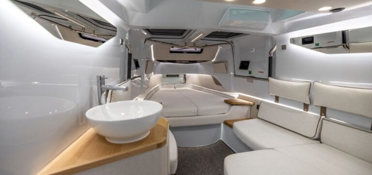 AX37_Front_Cabin__FillWzE5MjAsOTA1XQ