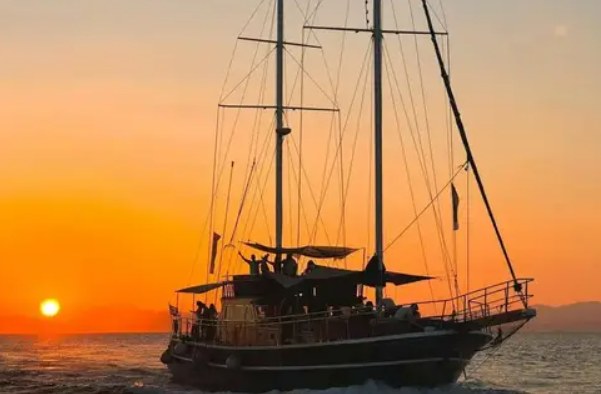 sunset cruise with dinner and drinks in athens
